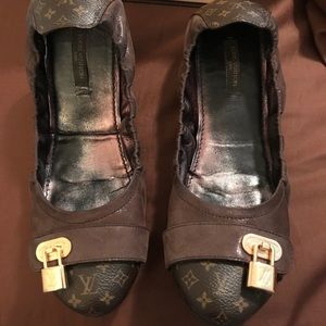 SOLD!!!Authentic Louis Vuitton Flats